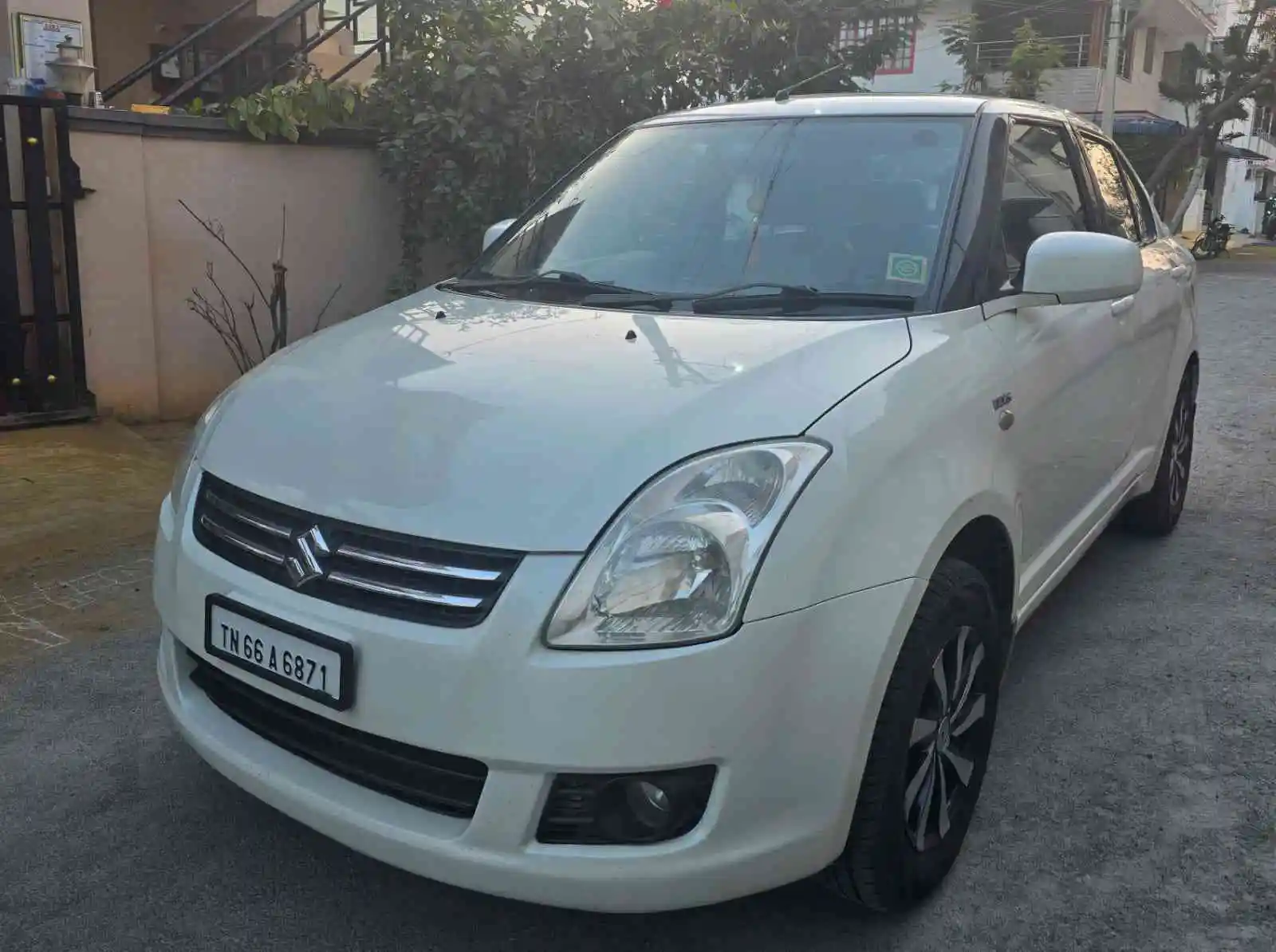 Maruti-suzuxi Swift Dzire